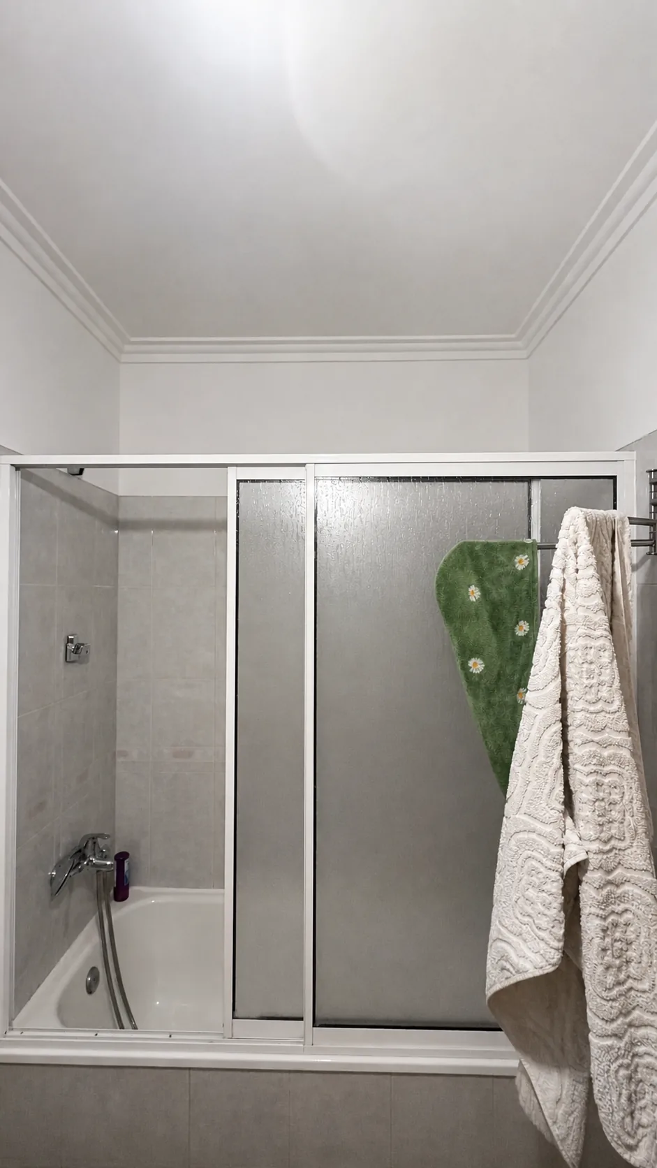 Casa de banho desatualizada antes da remodelação